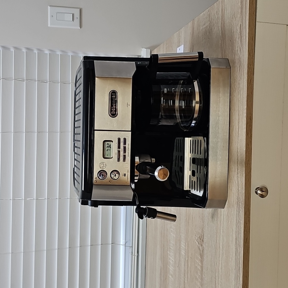 DeLonghi Black and Stainless Espresso & Coffee Maker Model BCO432